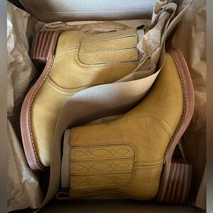 Frye Campus Chelsea Boots